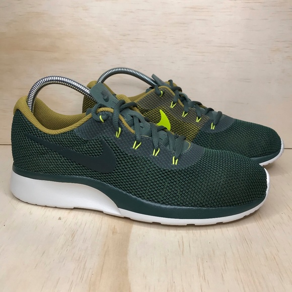nike tanjun racer green